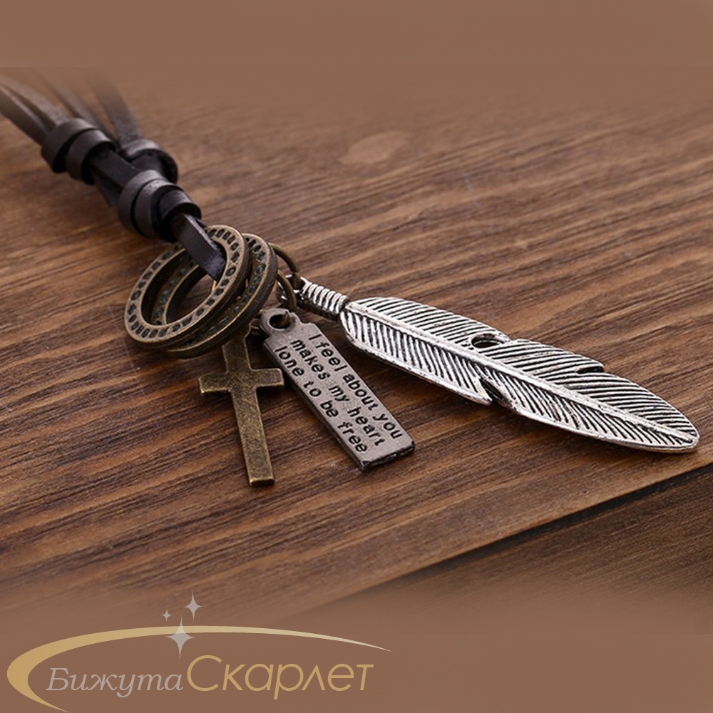 Регулиращо се черно кожено колие с висулка сребристо перо и метални символи - 5 см - S-ML1291